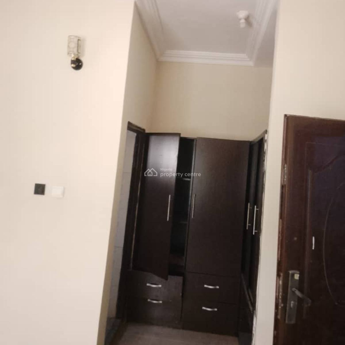 Clean 2 Bedroom Flat, Off 4th Avenue, Gwarinpa, Abuja, Flat / Apartment for Rent