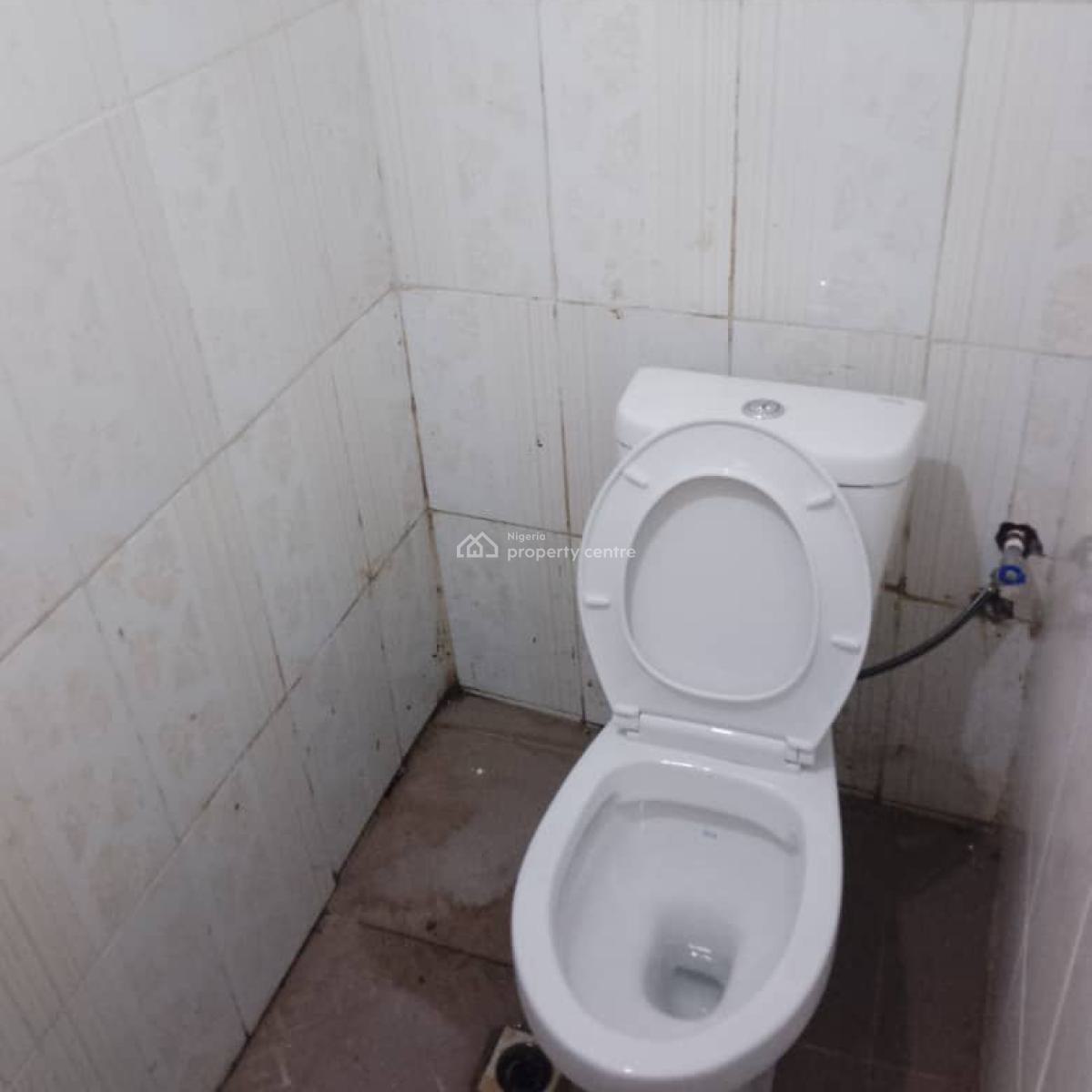 Clean 2 Bedroom Flat, Off 4th Avenue, Gwarinpa, Abuja, Flat / Apartment for Rent