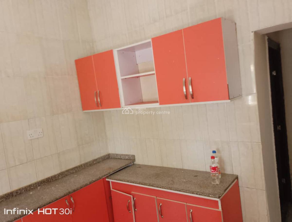 Clean 2 Bedroom Flat, Off 4th Avenue, Gwarinpa, Abuja, Flat / Apartment for Rent