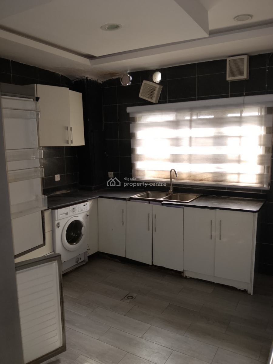 Distress Furnished 3 Bedroom Apartment with Bq on 1st Floor, Kenneth Odidika Estate, Ologolo, Lekki, Lagos, Flat / Apartment for Sale