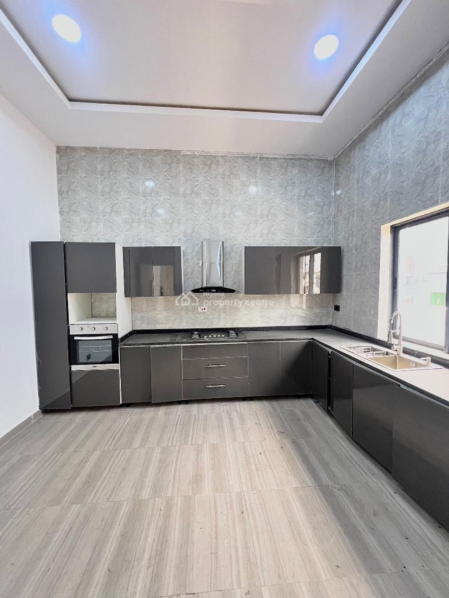 Spacious 4 Bedroom Penthouse with Bq in a Gated Estate, Victoria Island (vi), Lagos, House for Rent