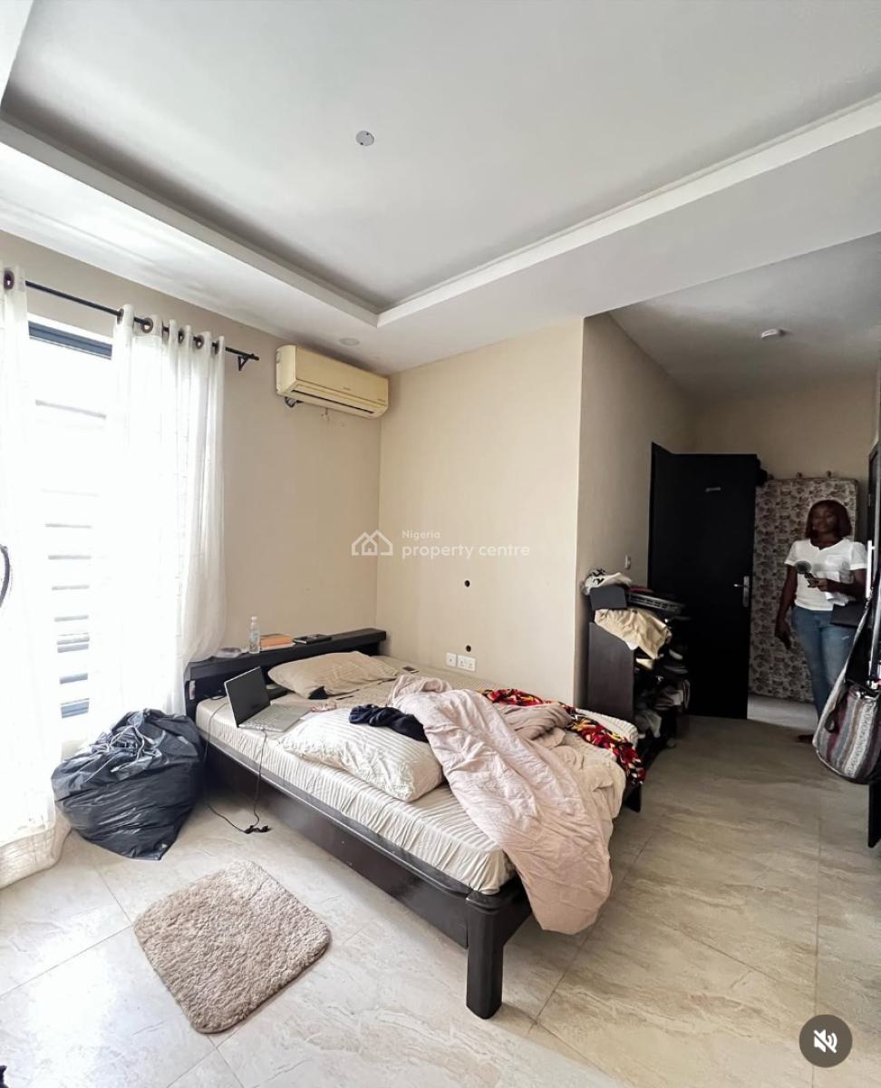 Distress 3 Bedroom Apartment in a Serene Environment, Yaba, Lagos, Block of Flats for Sale