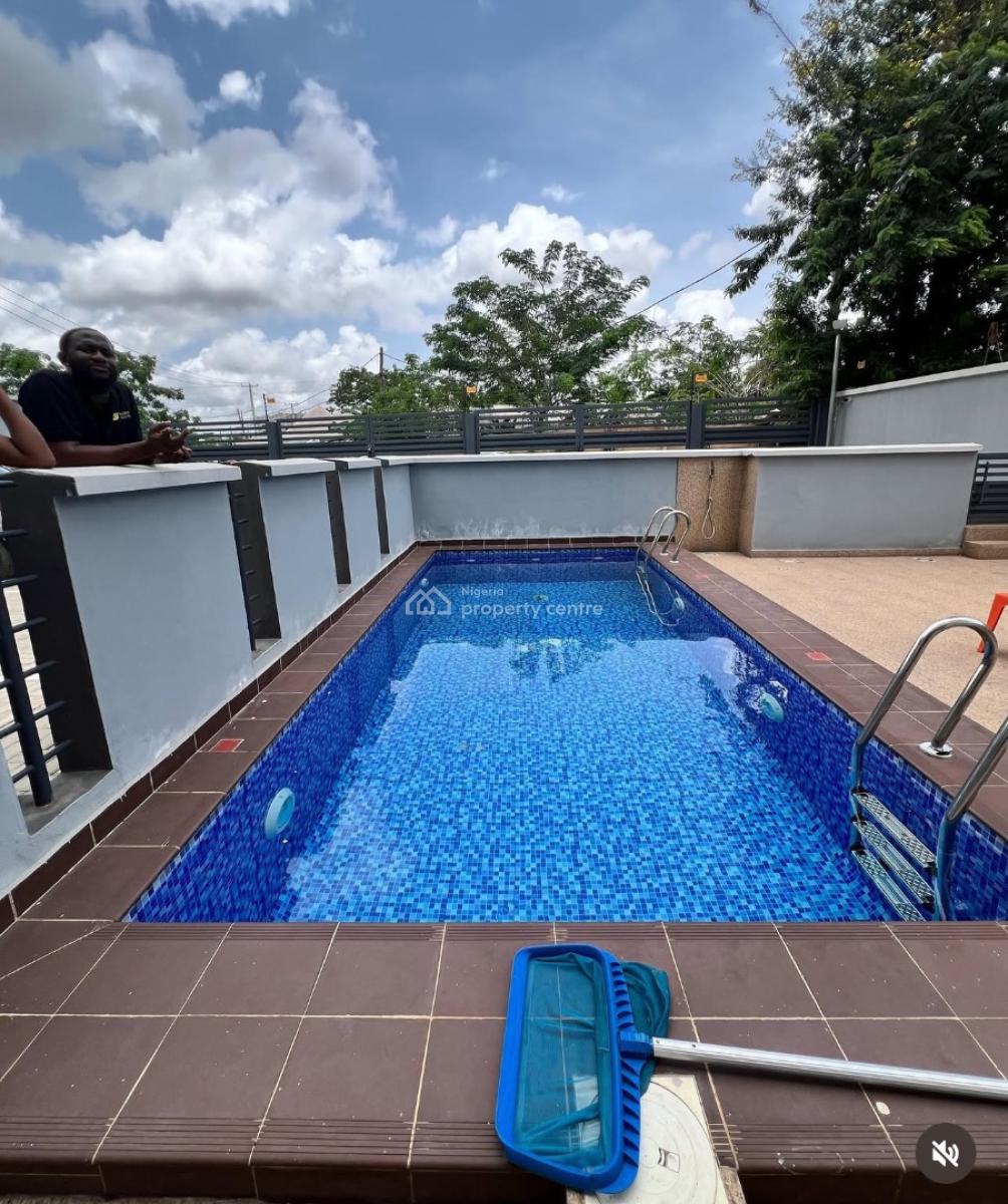 Distress 3 Bedroom Apartment in a Serene Environment, Yaba, Lagos, Block of Flats for Sale