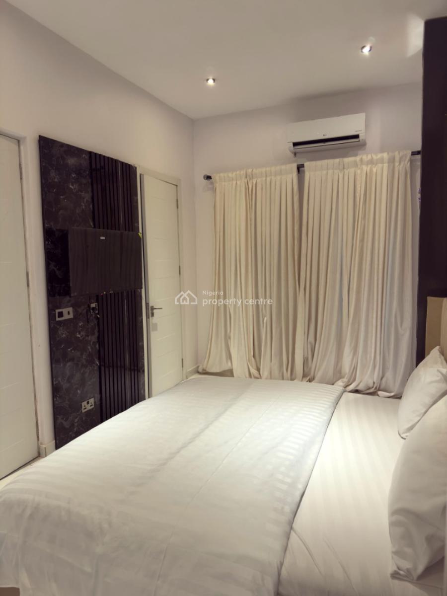 Exquisite 4 Bedroom Apartment, Lekki Phase 1, Lekki, Lagos, Flat / Apartment Short Let
