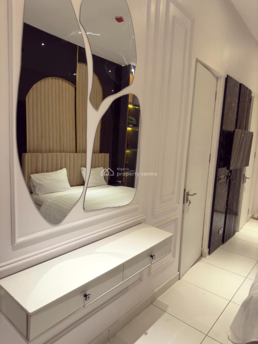 Exquisite 4 Bedroom Apartment, Lekki Phase 1, Lekki, Lagos, Flat / Apartment Short Let