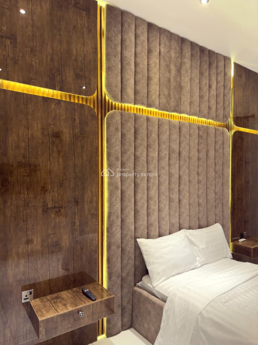 Exquisite 4 Bedroom Apartment, Lekki Phase 1, Lekki, Lagos, Flat / Apartment Short Let
