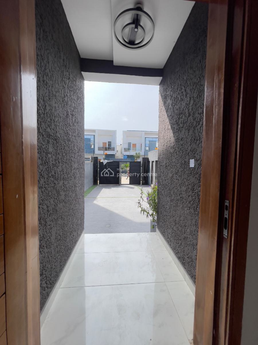Nicely Built 5bedroom Fully Detached with Bq, Ologolo Lekki Lagos, Ologolo, Lekki, Lagos, Detached Duplex for Sale