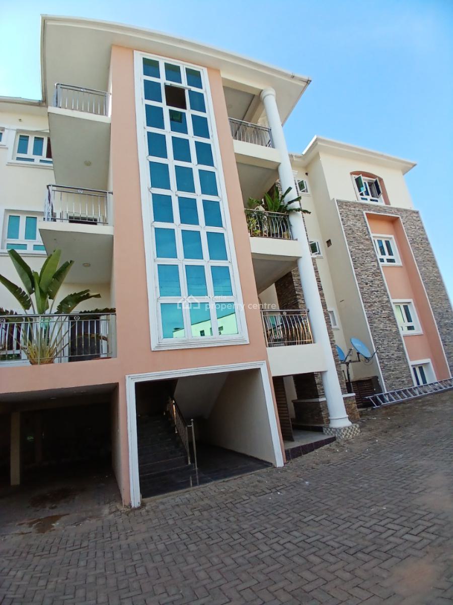 Well Renovated 3 Bedroom Block of Flat with a Room Bq, Guzape Abuja Diplomatic Zone, Guzape District, Abuja, House for Rent