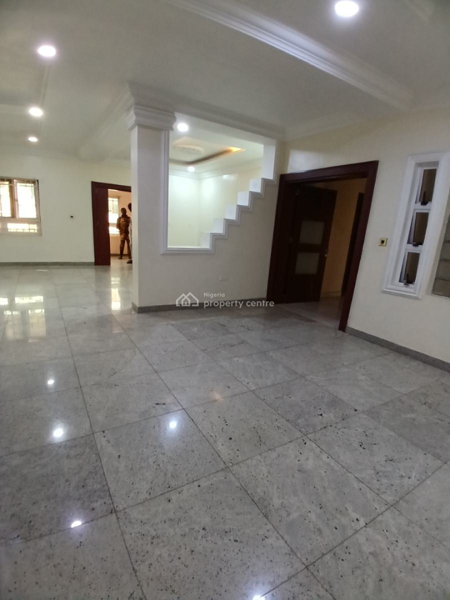 Well Renovated 3 Bedroom Block of Flat with a Room Bq, Guzape Abuja Diplomatic Zone, Guzape District, Abuja, House for Rent