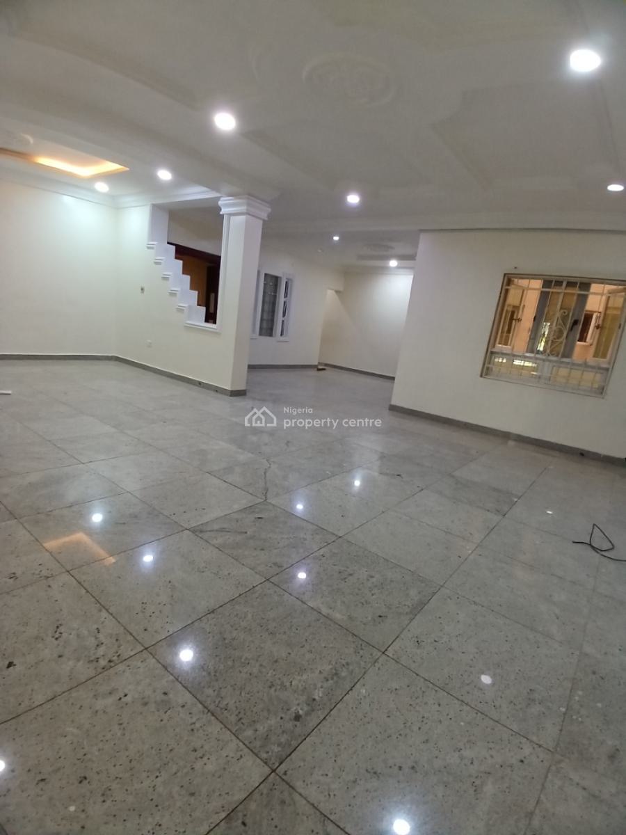 Well Renovated 3 Bedroom Block of Flat with a Room Bq, Guzape Abuja Diplomatic Zone, Guzape District, Abuja, House for Rent