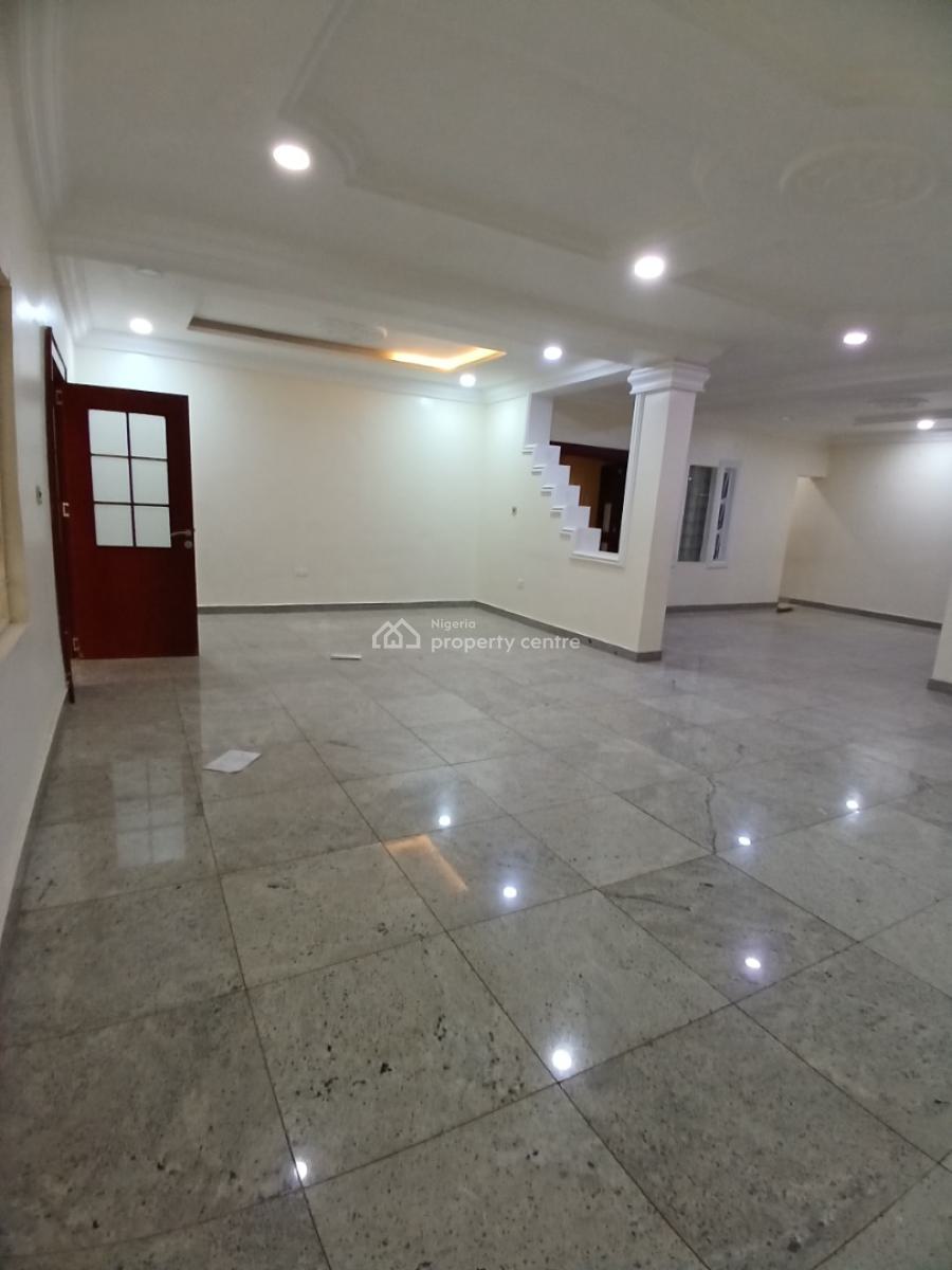 Well Renovated 3 Bedroom Block of Flat with a Room Bq, Guzape Abuja Diplomatic Zone, Guzape District, Abuja, House for Rent