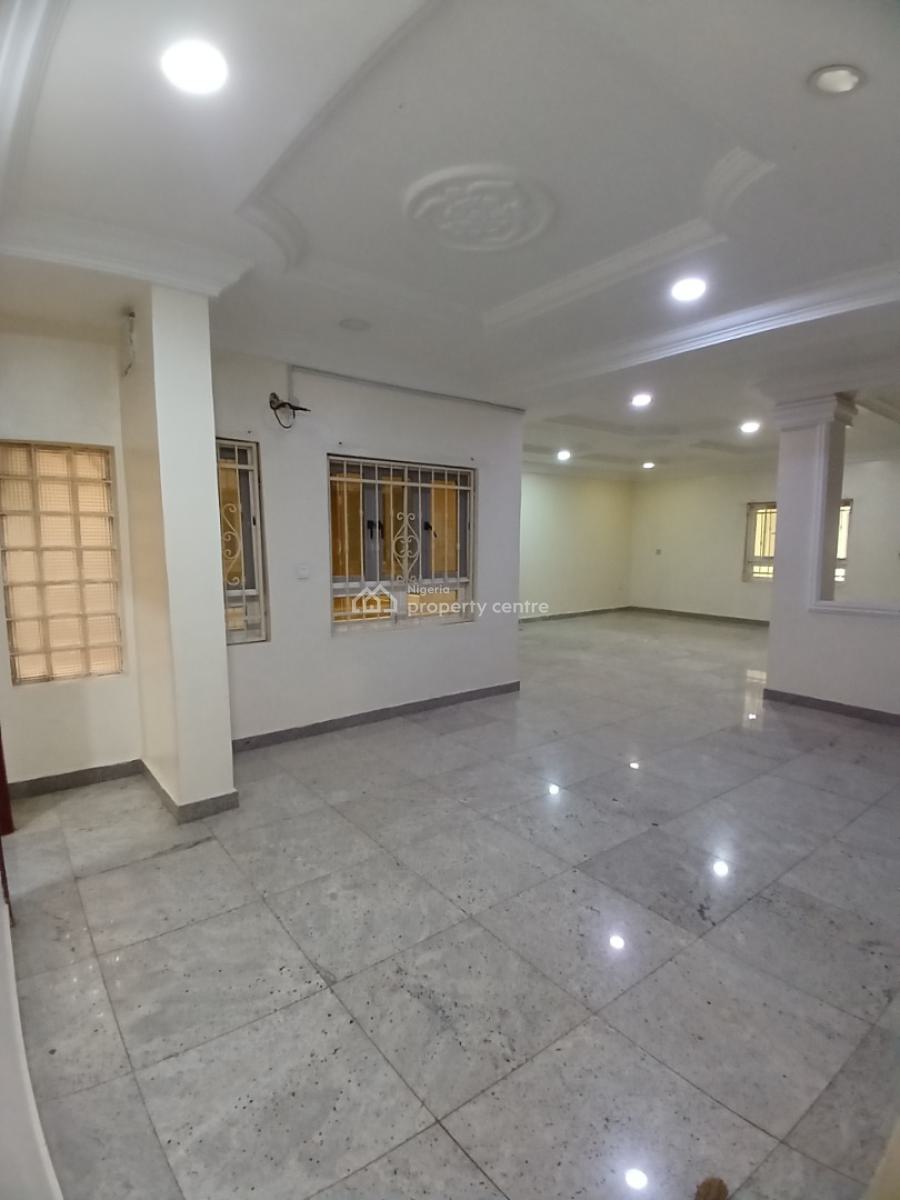 Well Renovated 3 Bedroom Block of Flat with a Room Bq, Guzape Abuja Diplomatic Zone, Guzape District, Abuja, House for Rent