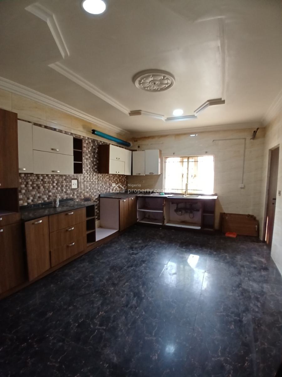 Well Renovated 3 Bedroom Block of Flat with a Room Bq, Guzape Abuja Diplomatic Zone, Guzape District, Abuja, House for Rent