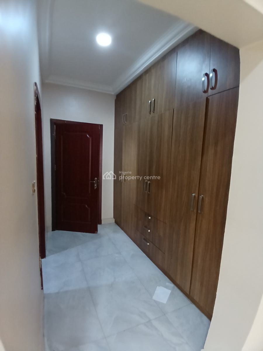 Well Renovated 3 Bedroom Block of Flat with a Room Bq, Guzape Abuja Diplomatic Zone, Guzape District, Abuja, House for Rent