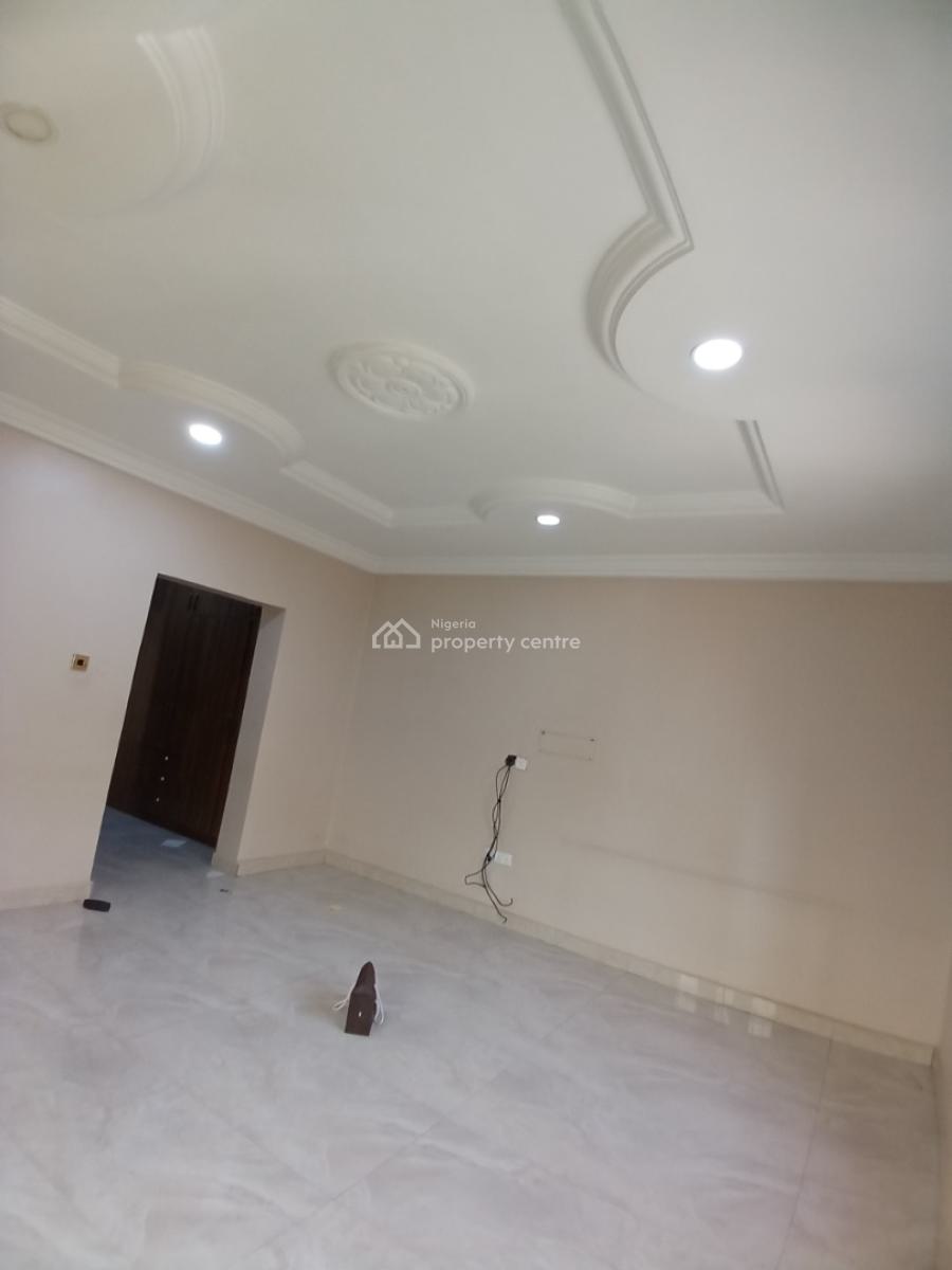 Well Renovated 3 Bedroom Block of Flat with a Room Bq, Guzape Abuja Diplomatic Zone, Guzape District, Abuja, House for Rent