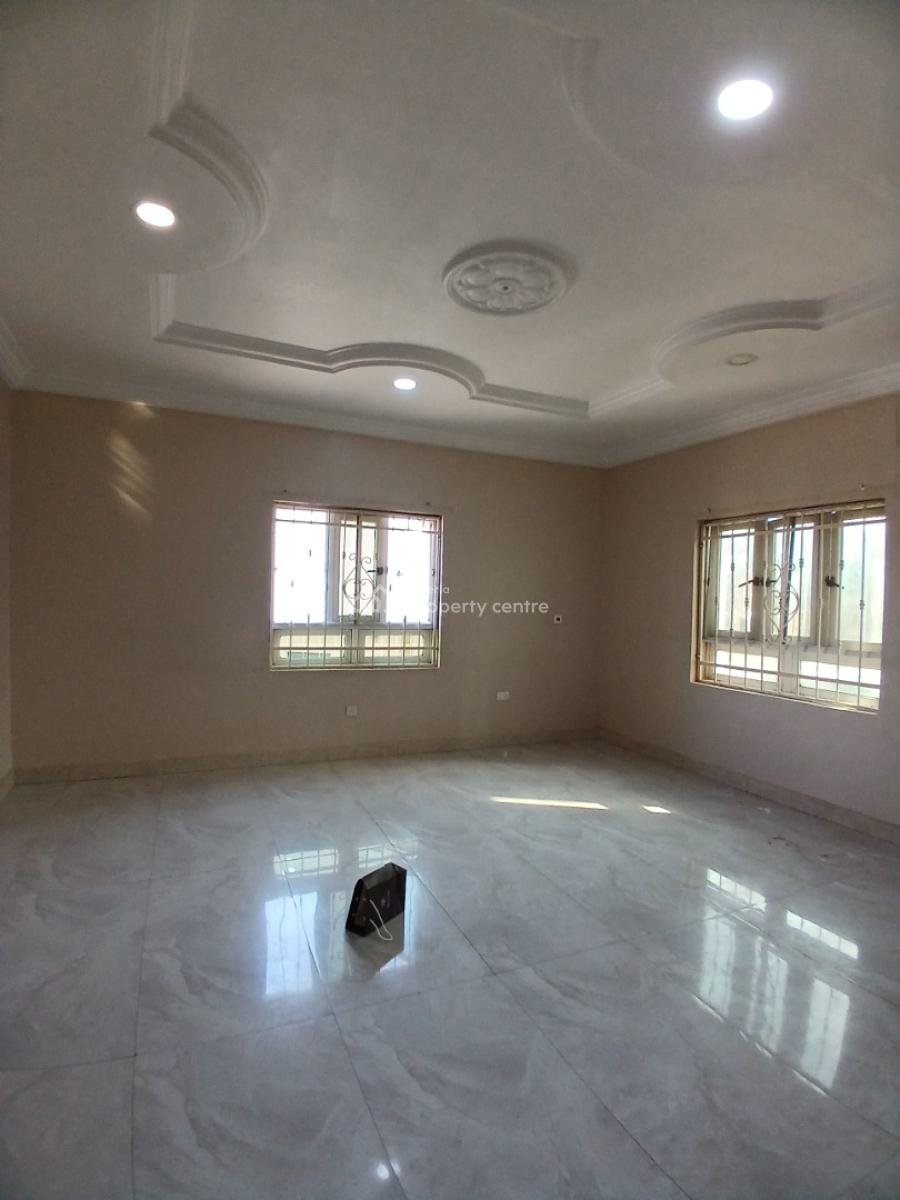 Well Renovated 3 Bedroom Block of Flat with a Room Bq, Guzape Abuja Diplomatic Zone, Guzape District, Abuja, House for Rent