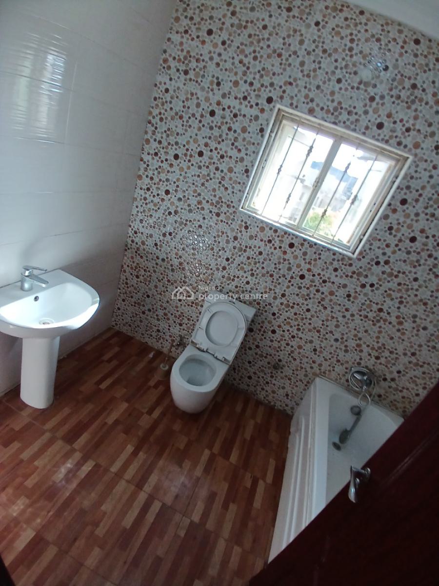 Well Renovated 3 Bedroom Block of Flat with a Room Bq, Guzape Abuja Diplomatic Zone, Guzape District, Abuja, House for Rent