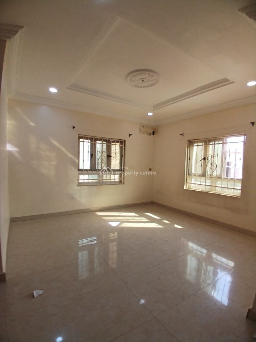 Well Renovated 3 Bedroom Block of Flat with a Room Bq, Guzape Abuja Diplomatic Zone, Guzape District, Abuja, House for Rent