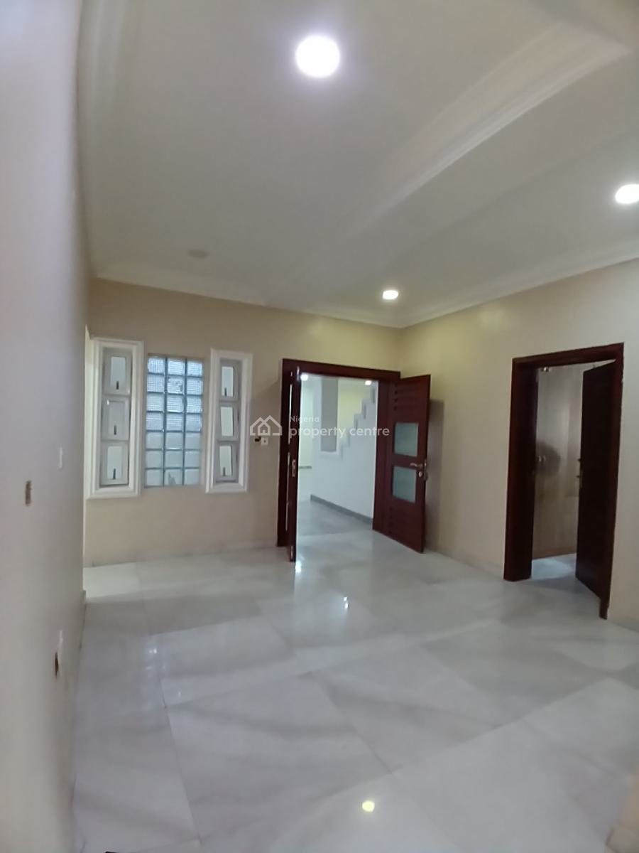 Well Renovated 3 Bedroom Block of Flat with a Room Bq, Guzape Abuja Diplomatic Zone, Guzape District, Abuja, House for Rent