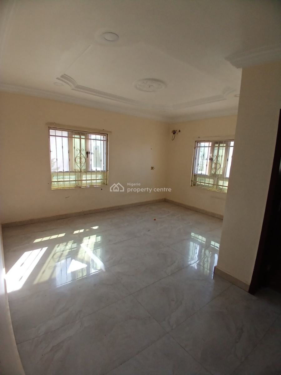 Well Renovated 3 Bedroom Block of Flat with a Room Bq, Guzape Abuja Diplomatic Zone, Guzape District, Abuja, House for Rent