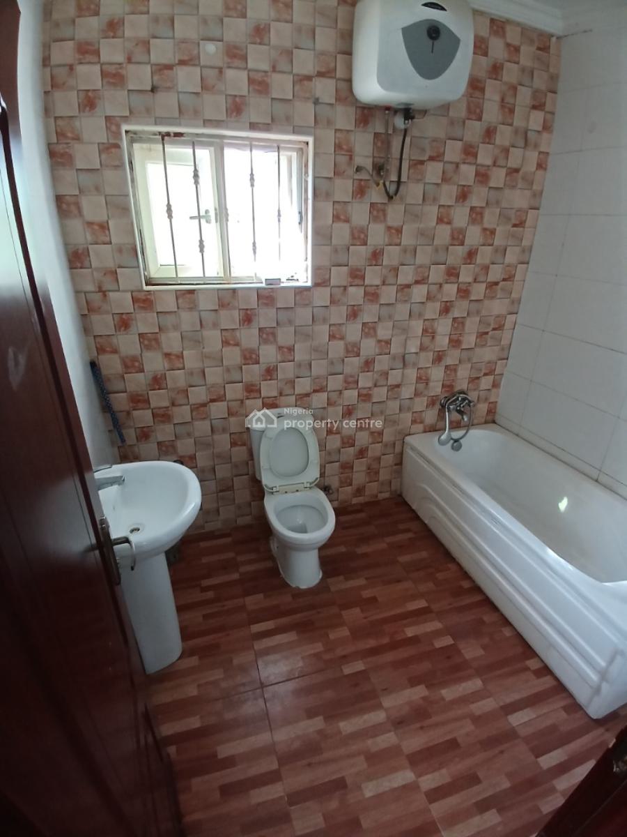 Well Renovated 3 Bedroom Block of Flat with a Room Bq, Guzape Abuja Diplomatic Zone, Guzape District, Abuja, House for Rent