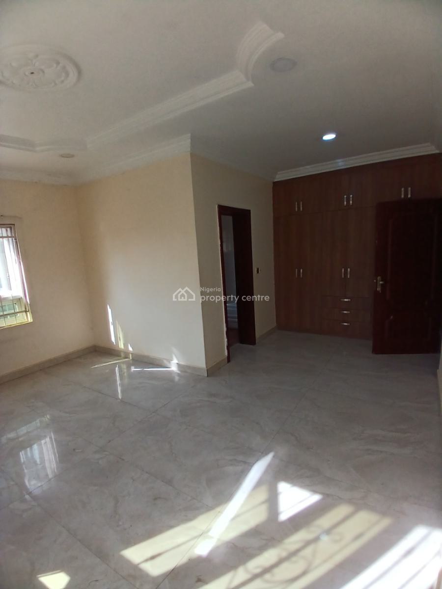 Well Renovated 3 Bedroom Block of Flat with a Room Bq, Guzape Abuja Diplomatic Zone, Guzape District, Abuja, House for Rent