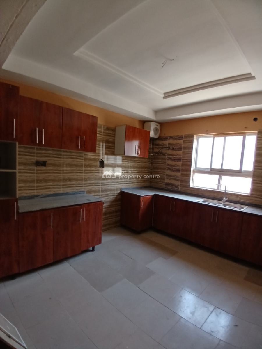 Well Renovated 2 Bedroom Block of Flat, Guzape Abuja Diplomatic Zone, Guzape District, Abuja, House for Rent