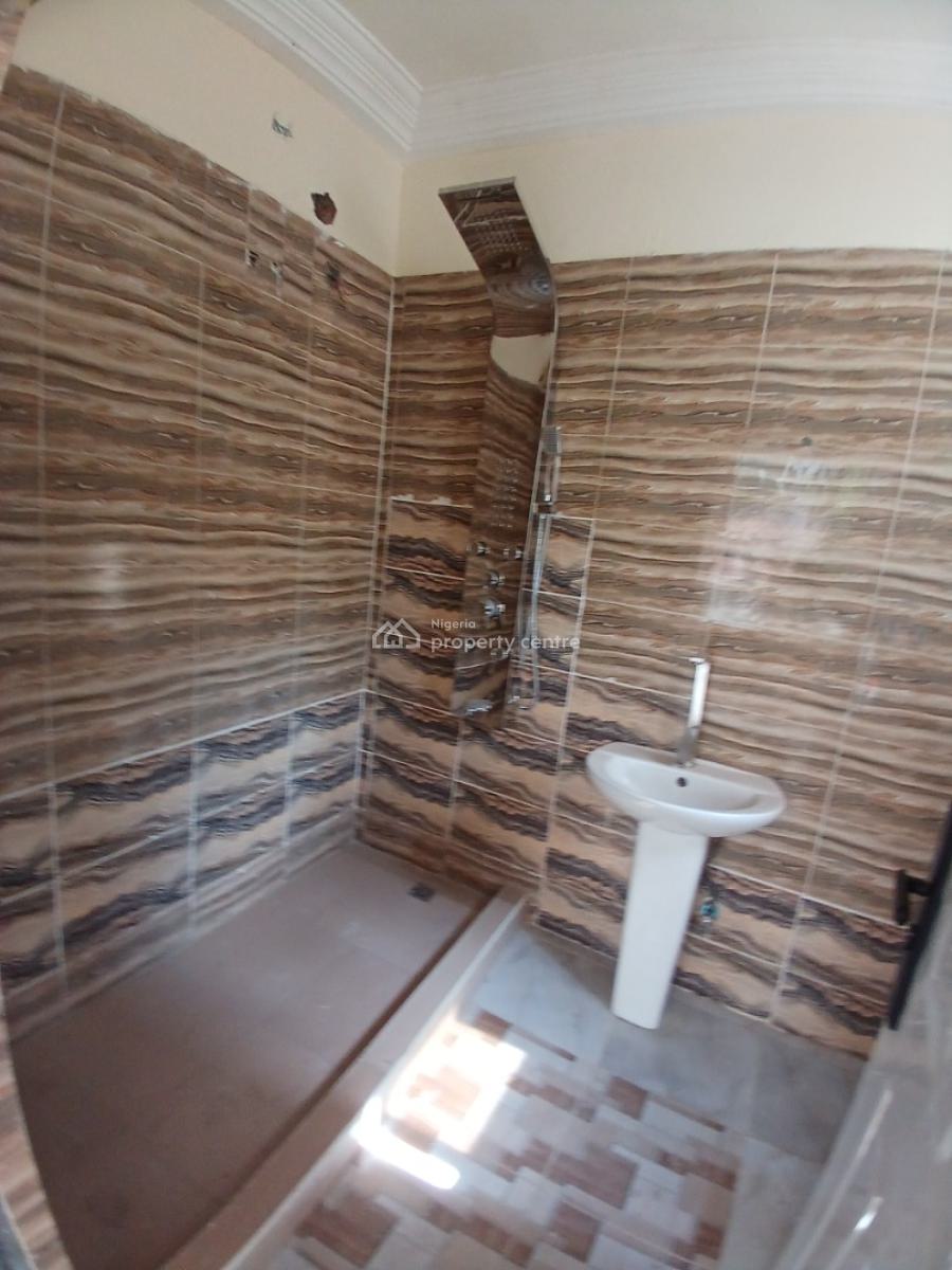 Well Renovated 2 Bedroom Block of Flat, Guzape Abuja Diplomatic Zone, Guzape District, Abuja, House for Rent