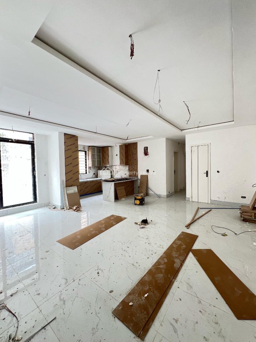 Spacious 2 Bedroom Apartment with Gym and Elevator Suitable for Invest, Lekki Phase 1, Lekki, Lagos, Flat / Apartment for Sale