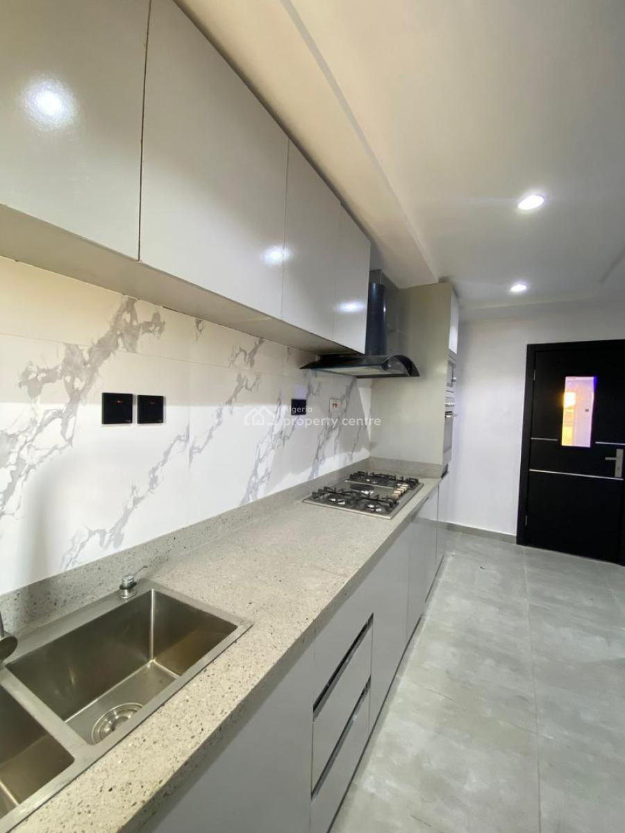 Massive 3 Bedroom Apartment, Lekki Phase 1, Lekki, Lagos, Flat / Apartment for Sale