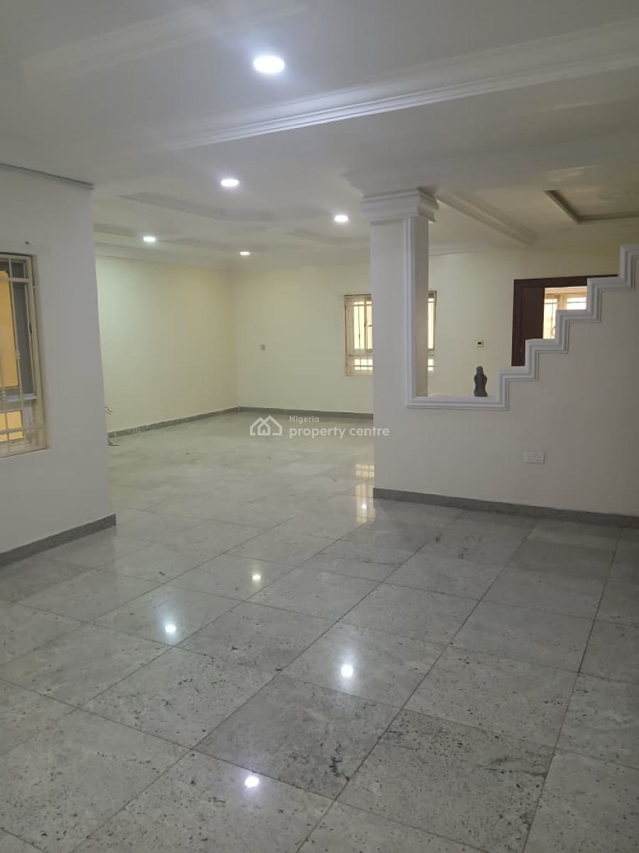 Standard and Spacious 3 Bedroom Apartment with a Room Bq, Nnpc Axis, Guzape District, Abuja, Flat / Apartment for Rent