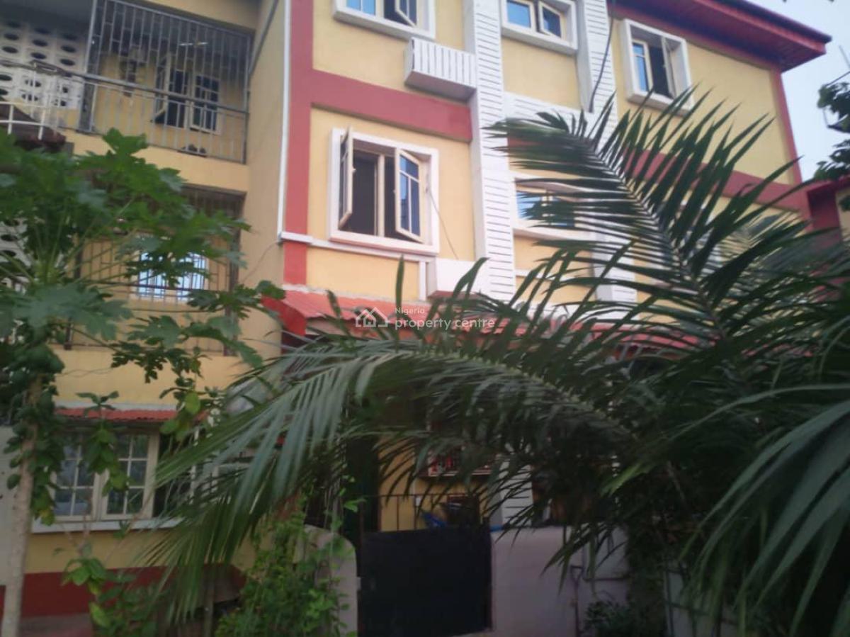 Nice Located 3 Bedroom Flat Upstairs, Iponri, Surulere, Lagos, Flat / Apartment for Sale