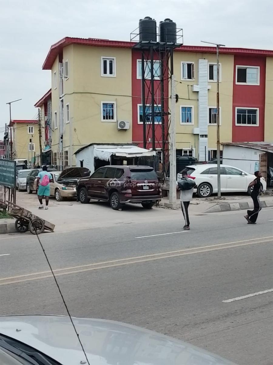 Nice Located 3 Bedroom Flat Upstairs, Iponri, Surulere, Lagos, Flat / Apartment for Sale