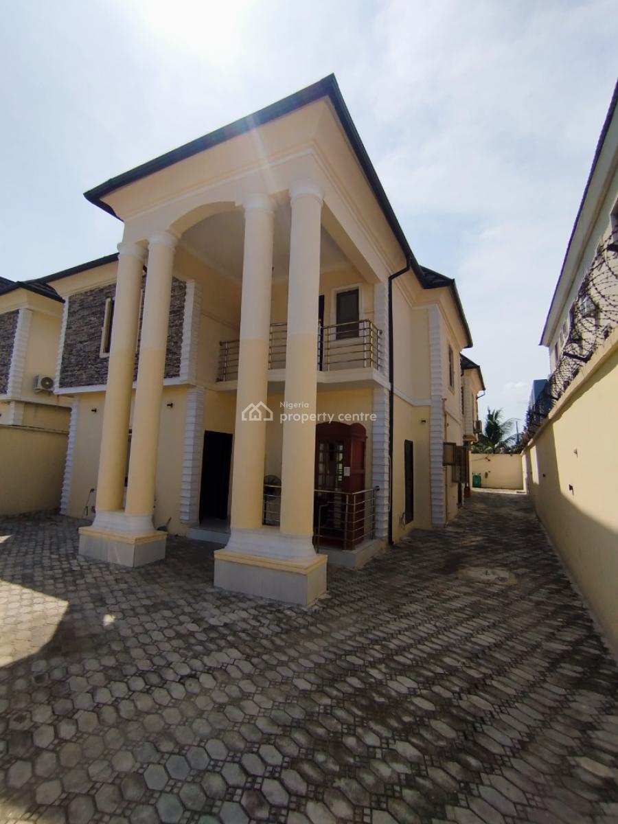 Neat, Well Maintained 3-bedroom Semi Detached House with Bq, Lekki Phase 1, Lekki, Lagos, Flat / Apartment for Rent
