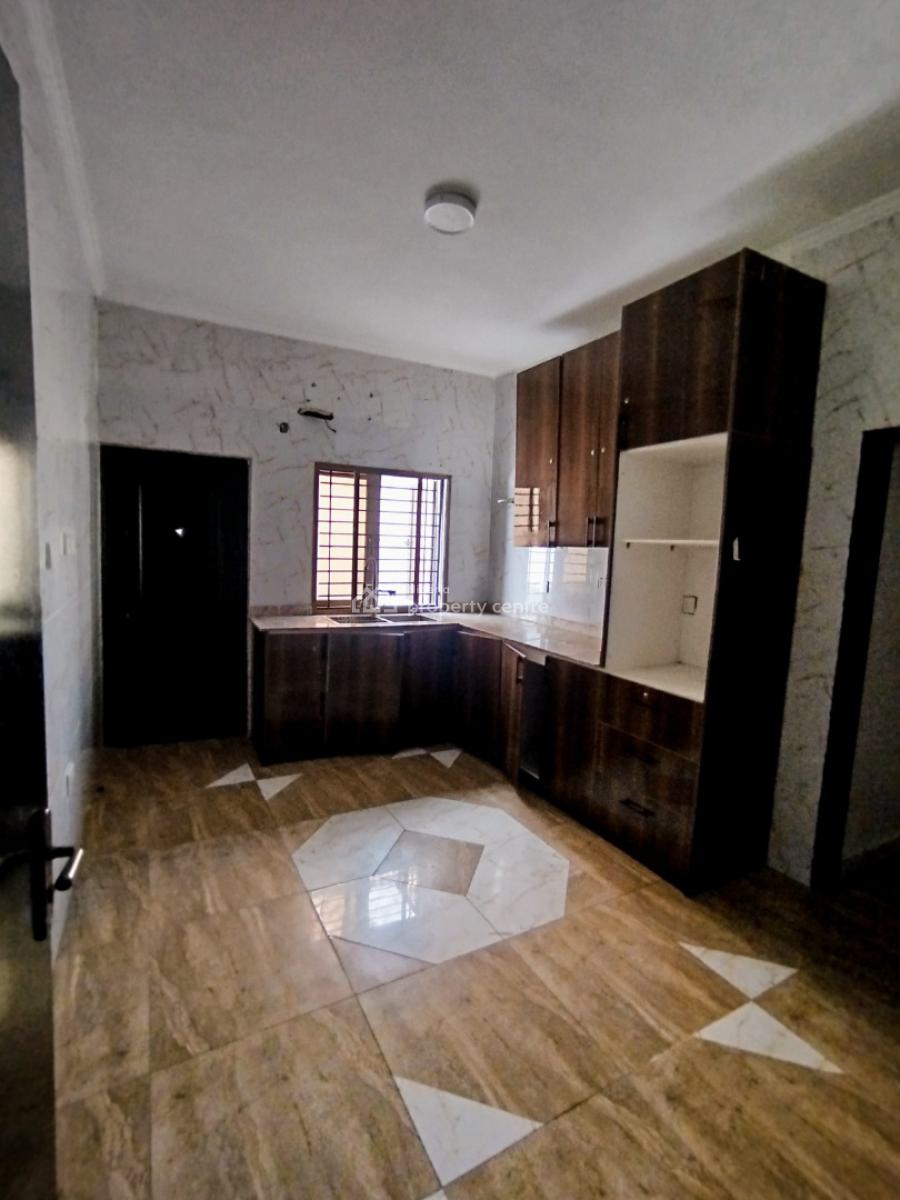 Neat, Well Maintained 3-bedroom Semi Detached House with Bq, Lekki Phase 1, Lekki, Lagos, Flat / Apartment for Rent
