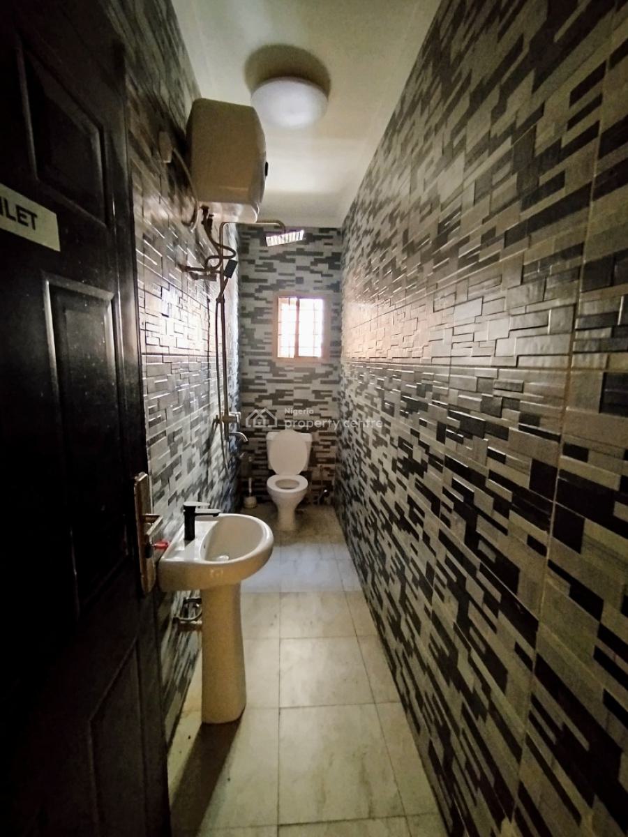 Neat, Well Maintained 3-bedroom Semi Detached House with Bq, Lekki Phase 1, Lekki, Lagos, Flat / Apartment for Rent