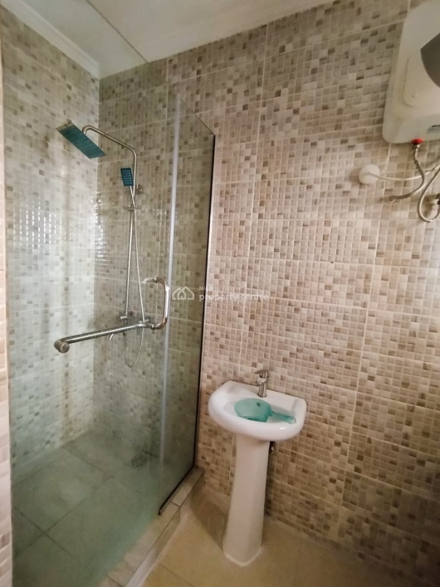 Neat, Well Maintained 3-bedroom Semi Detached House with Bq, Lekki Phase 1, Lekki, Lagos, Flat / Apartment for Rent