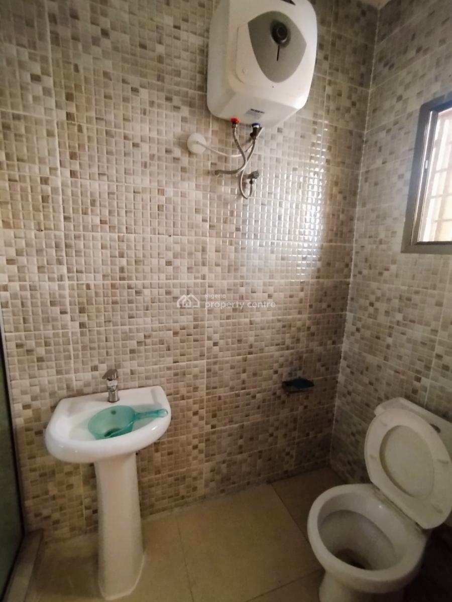 Neat, Well Maintained 3-bedroom Semi Detached House with Bq, Lekki Phase 1, Lekki, Lagos, Flat / Apartment for Rent