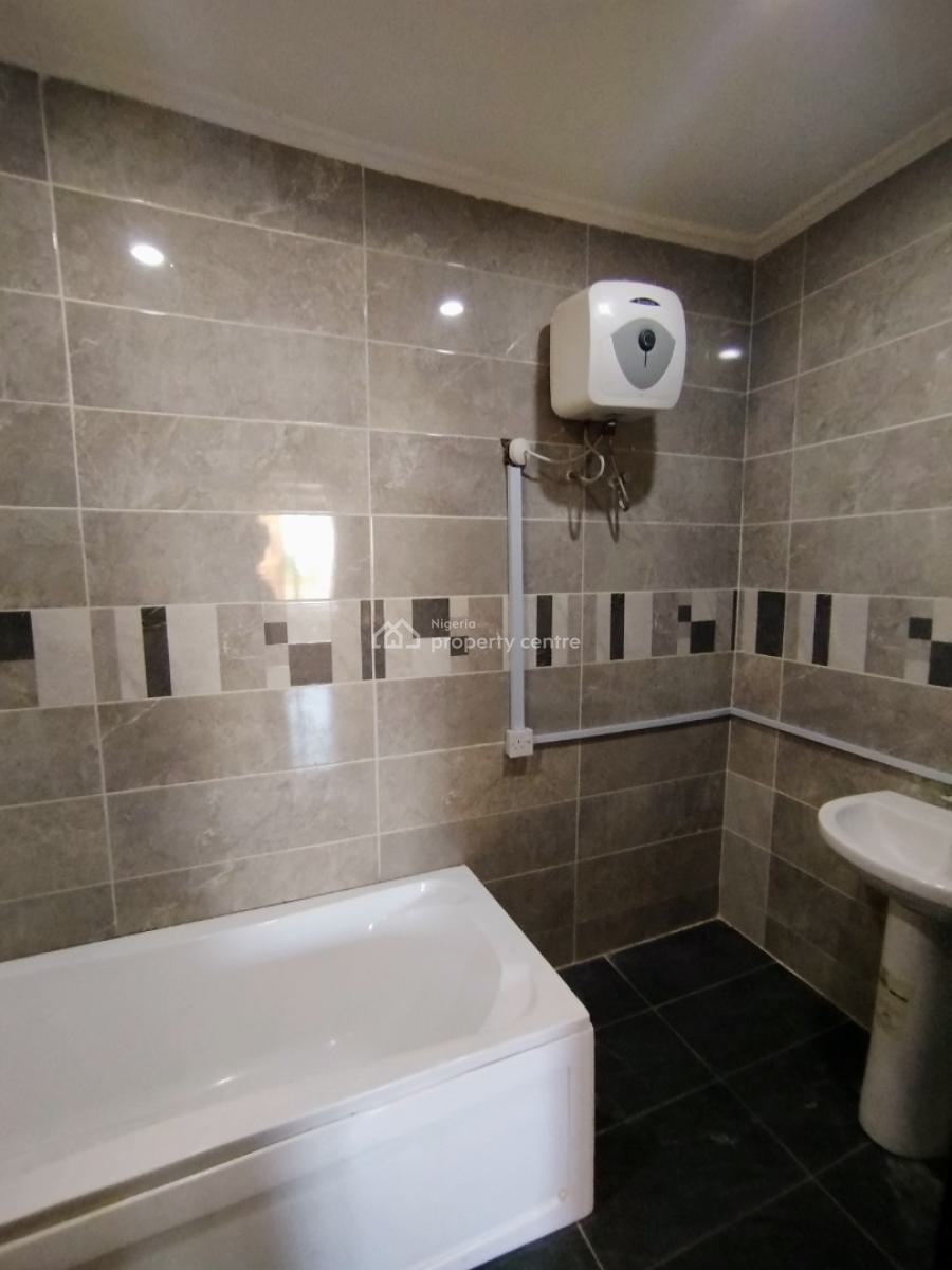 Neat, Well Maintained 3-bedroom Semi Detached House with Bq, Lekki Phase 1, Lekki, Lagos, Flat / Apartment for Rent