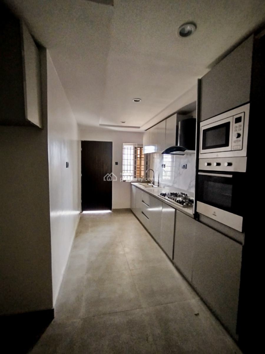 Neat, Well Maintained 2nd Floor 3-bedroom Apartment with Bq, Off Admiralty Way, Lekki Phase 1, Lekki, Lagos, Flat / Apartment for Sale