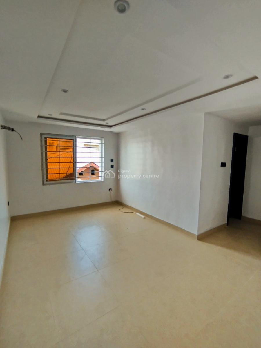 Neat, Well Maintained 2nd Floor 3-bedroom Apartment with Bq, Off Admiralty Way, Lekki Phase 1, Lekki, Lagos, Flat / Apartment for Sale