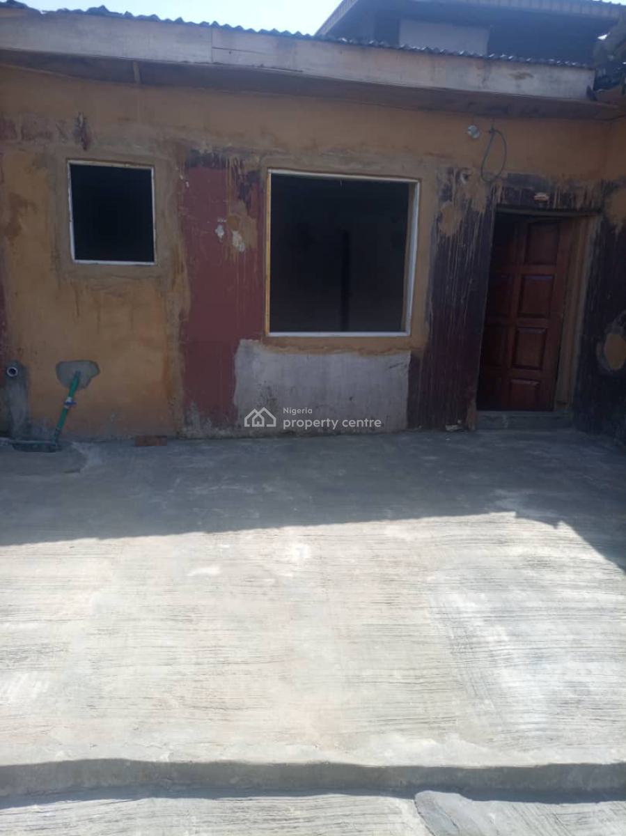 a Mini Flat, Off Oworo Road, Oworonshoki, Kosofe, Lagos, Mini Flat (room and Parlour) for Rent