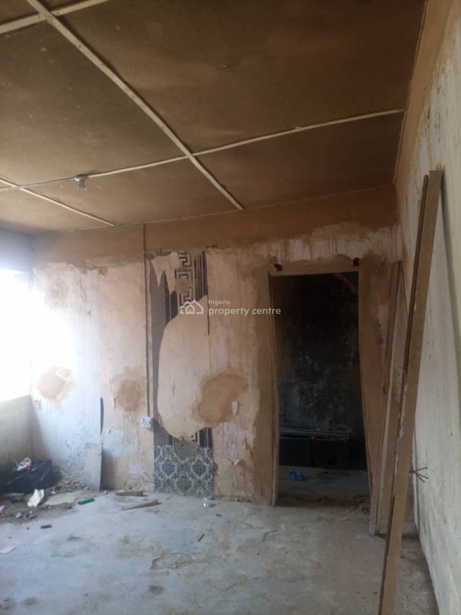 a Mini Flat, Off Oworo Road, Oworonshoki, Kosofe, Lagos, Mini Flat (room and Parlour) for Rent