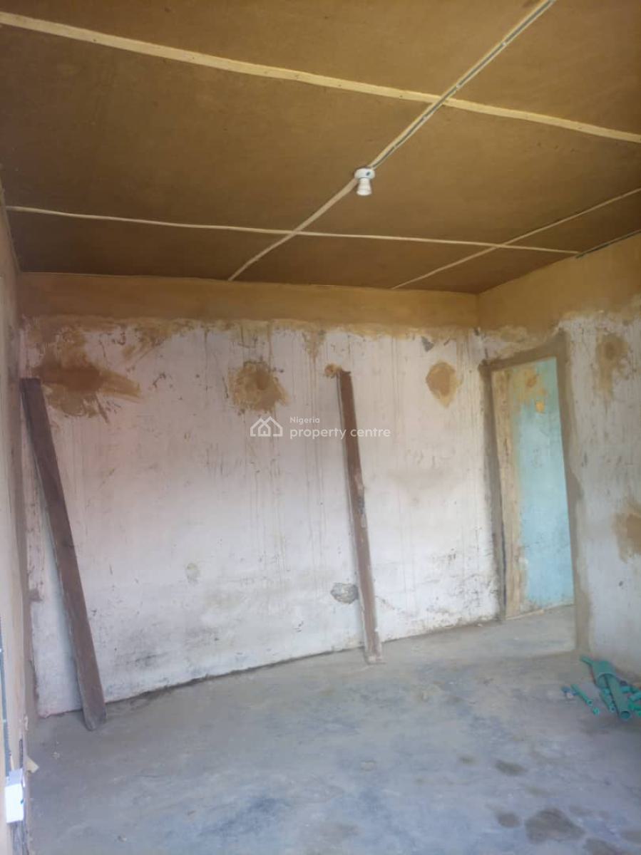 a Mini Flat, Off Oworo Road, Oworonshoki, Kosofe, Lagos, Mini Flat (room and Parlour) for Rent