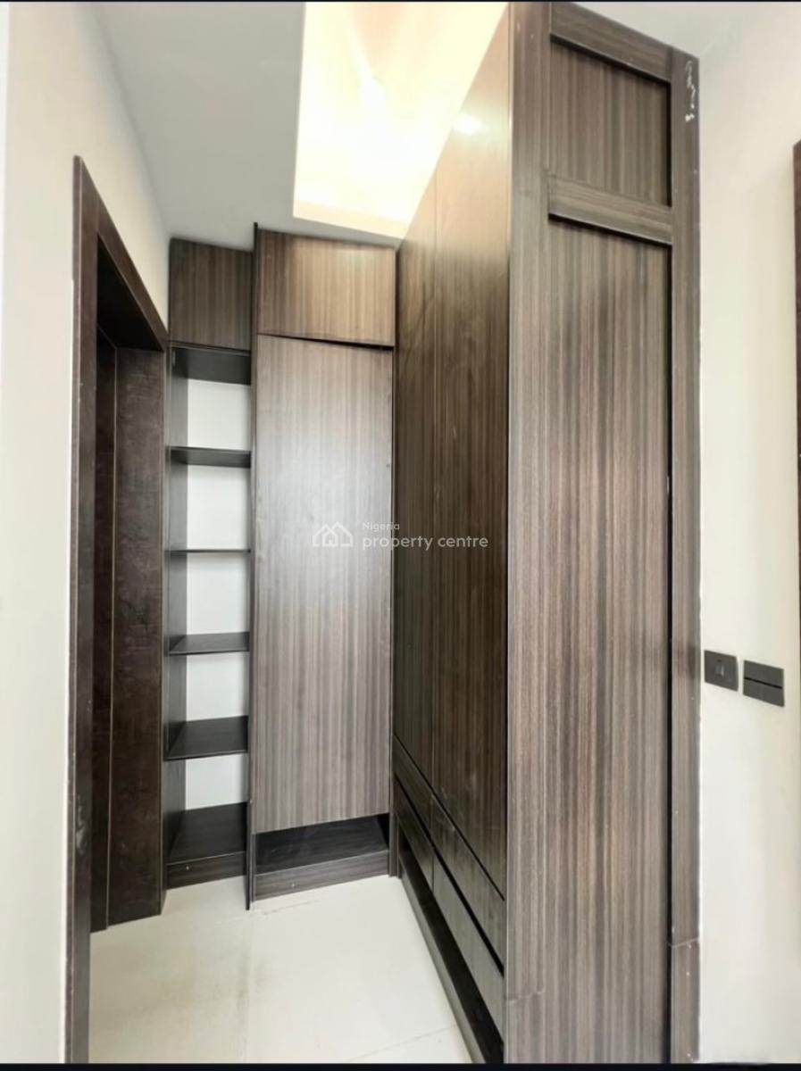 Nicely Done 2 Bedroom Service Apartment, Lekki Phase 1, Lekki, Lagos, Flat / Apartment for Sale