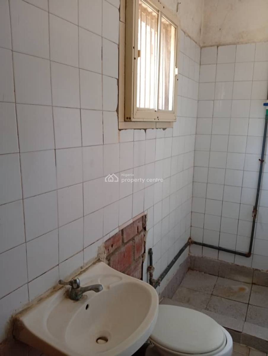 Spacious 2 Bedroom Apartment, Gra Phase 1, Magodo, Lagos, Flat / Apartment for Rent