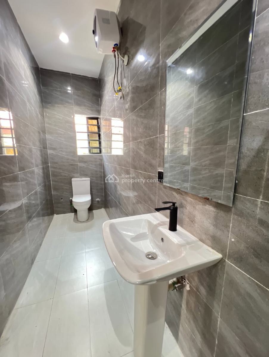Exquisite 3 Bedroom Apartment + Bq, Lekki Phase 1, Lekki, Lagos, Flat / Apartment for Sale