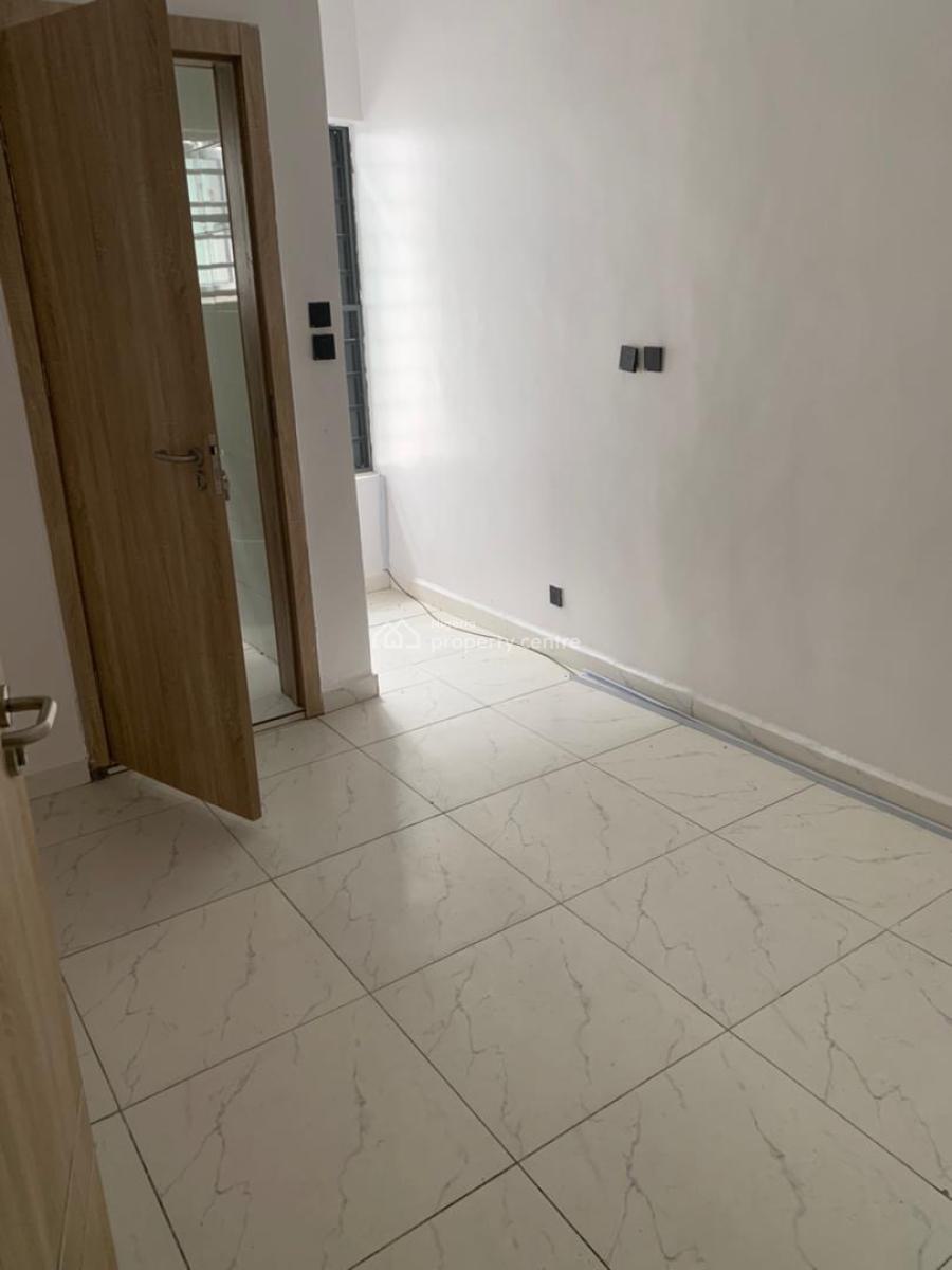 Clean 4 Bedroom Terrace Diolex for Distress, Orchid Riad By Second Toll Gate Lekki, Lekki Phase 2, Lekki, Lagos, Terraced Duplex for Sale