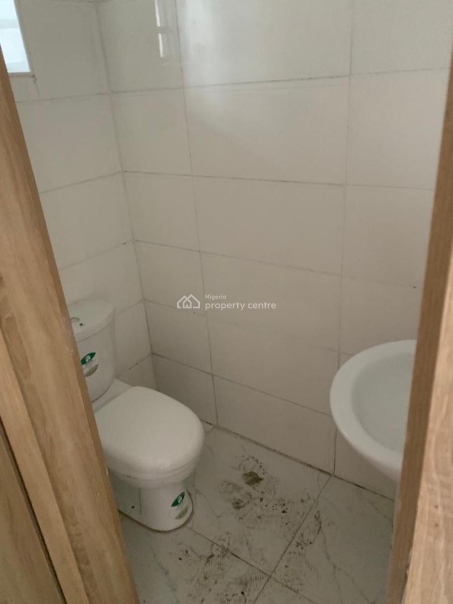 Clean 4 Bedroom Terrace Diolex for Distress, Orchid Riad By Second Toll Gate Lekki, Lekki Phase 2, Lekki, Lagos, Terraced Duplex for Sale