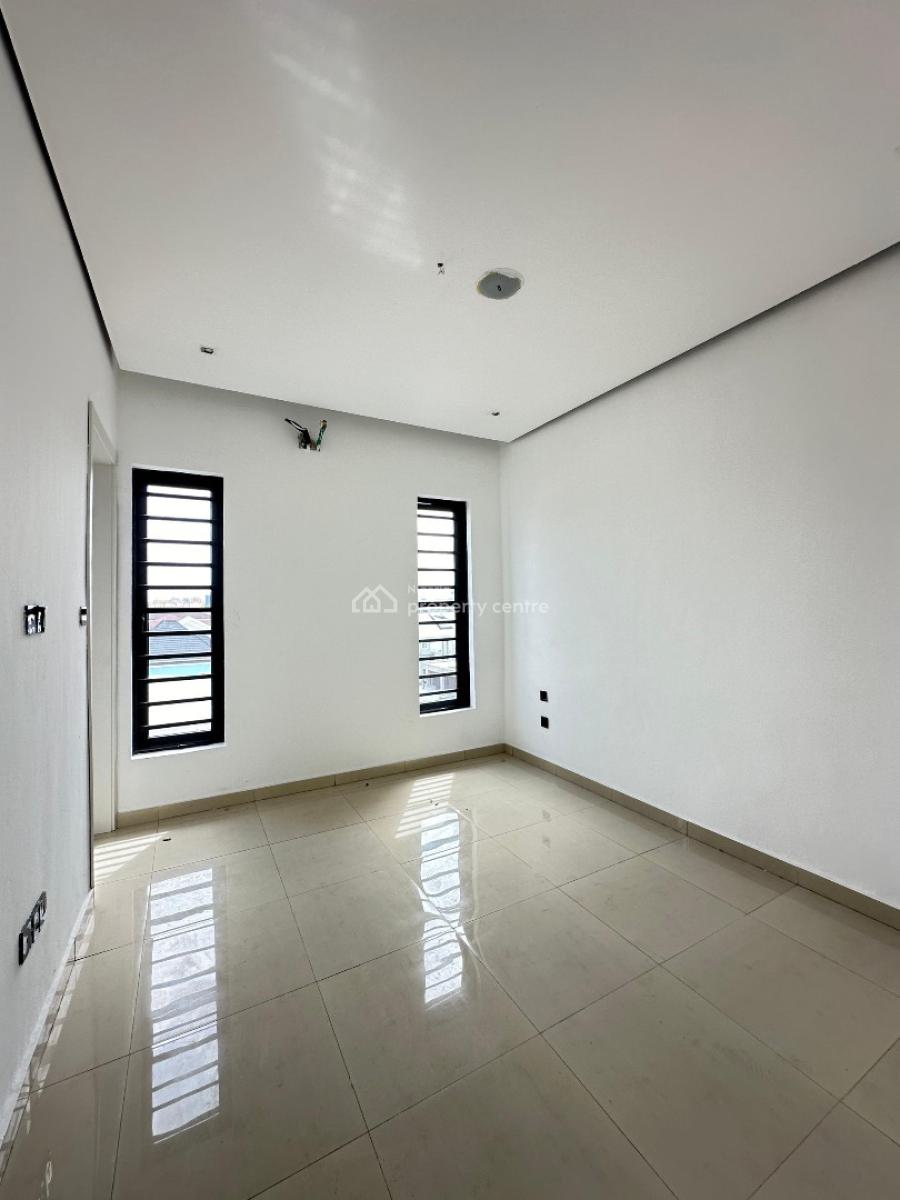 Spacious 3 Bedroom Apartment with Pool, Elevator and Gym., Lekki Phase 1, Lekki, Lagos, Flat / Apartment for Sale